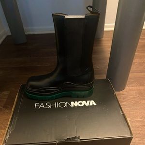 Black and green fashion boot